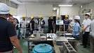 品質検査室。欠けや異物混入の有無、圧縮強度試験などを実施。