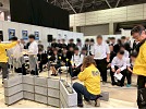 大勢のお客様が、ブロック塀が出来上がっていく様子を熱心にご覧になっていました。 大勢のお客様が、ブロック塀が出来上がっていく様子を熱心にご覧になっていました。